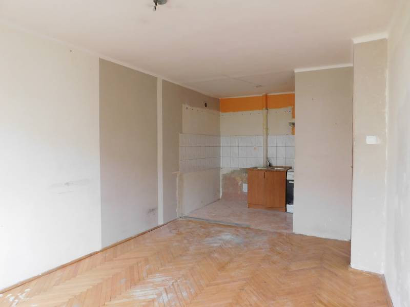 PRZETARG PISEMNY NA USTANOWIENIE ODRĘBNEJ WŁASNOŚCI LOKALU MIESZKALNEGO NR 38 PRZY ALEI POKOJU 6 W SIERADZU. 