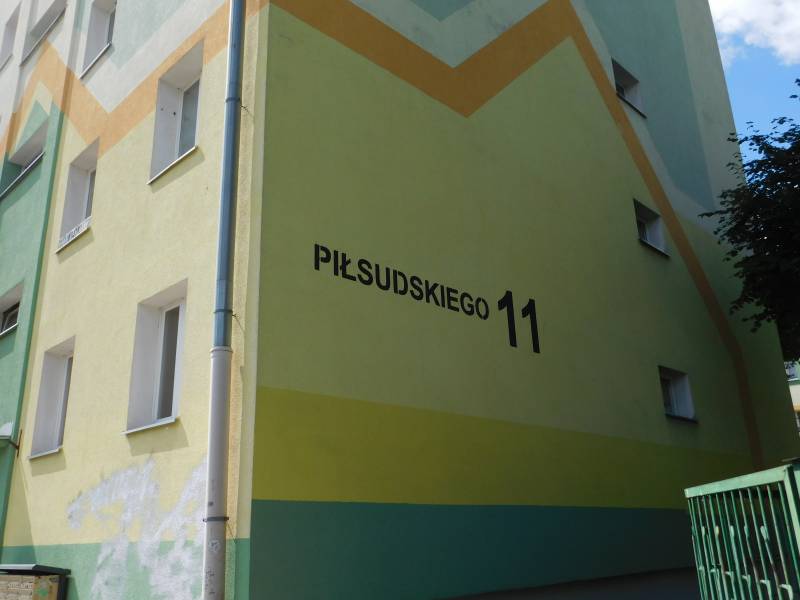 PRZETARG PISEMNY NA USTANOWIENIE ODRĘBNEJ WŁASNOŚCI LOKALU MIESZKALNEGO NR 49 PRZY UL. Marszałka Józefa Piłsudskiego 11 W SIERADZU. 